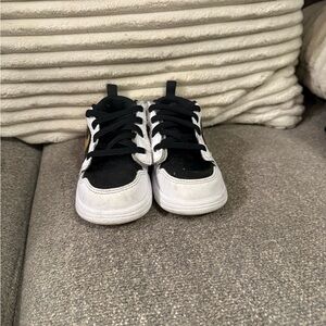 Nike Black and White Sneakers Classic Design